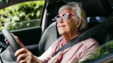 Seniorka za volantem