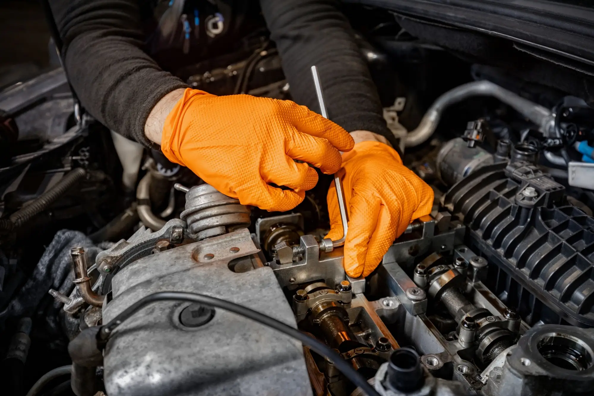 - Techsvět Mechanik spravuje motor