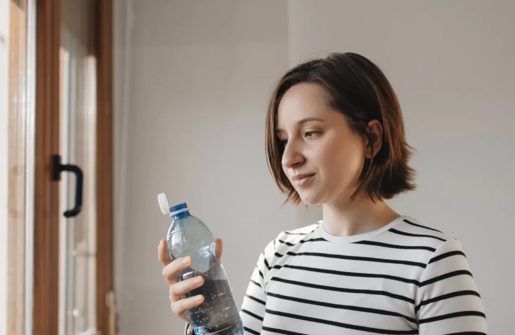 PET láhve bohužel bývají snadným terčem bakterií. - Techsvět Použitá PET láhev