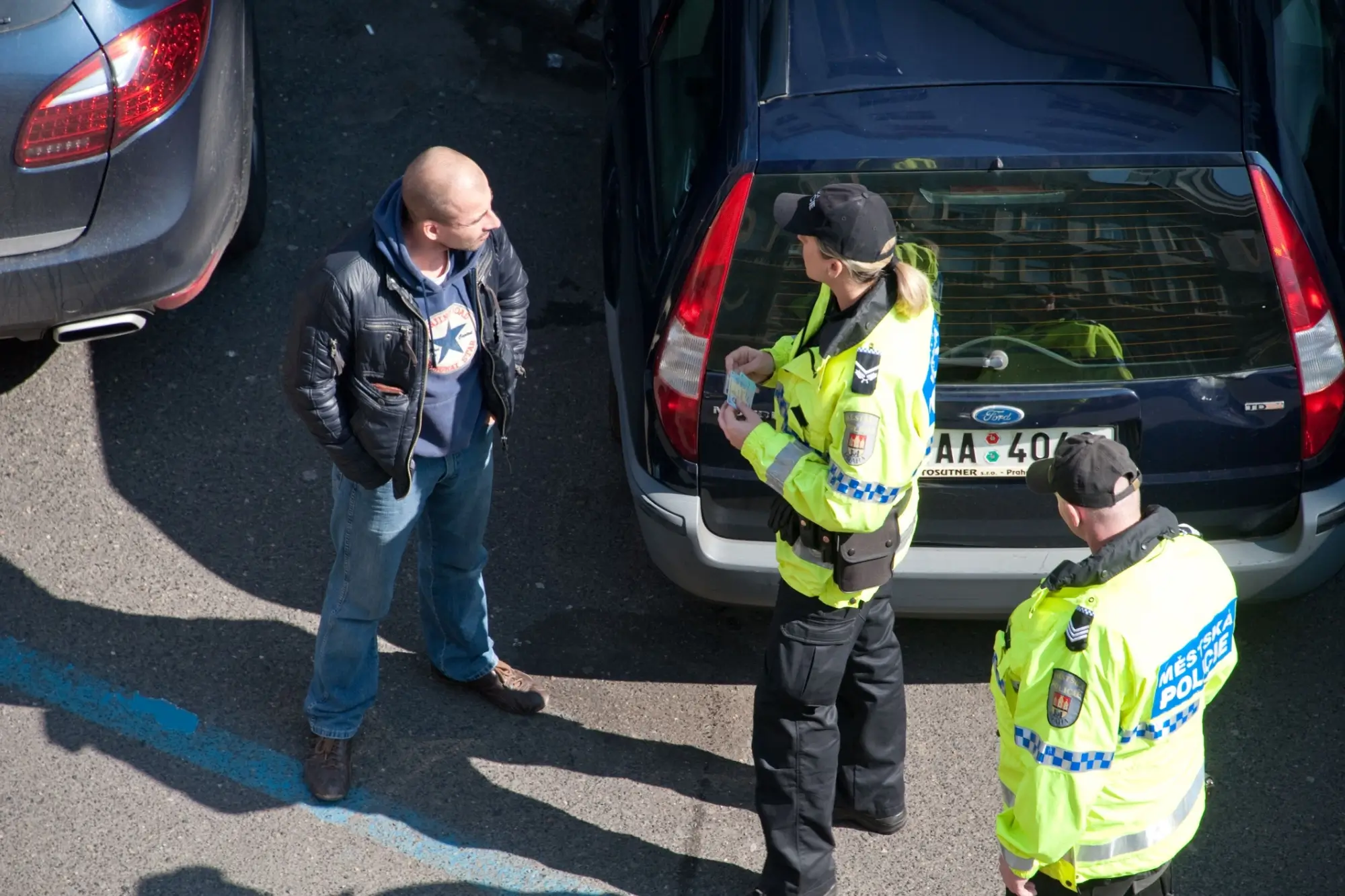 - Techsvět Policie pokutuje člověka