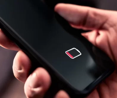 Vybitá baterie smartphonu