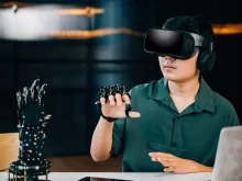 Muž s VR setem