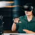 Muž s VR setem