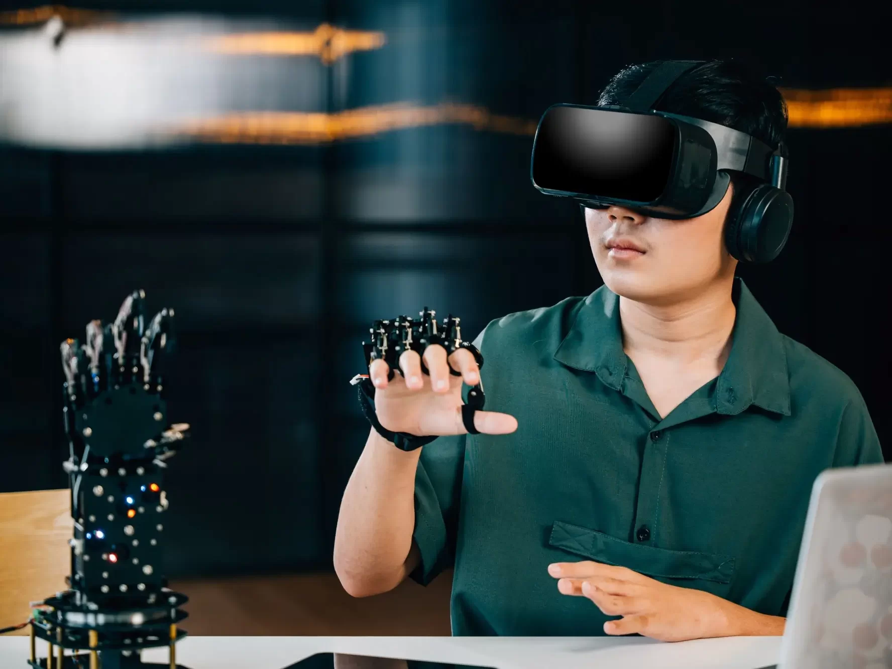 Muž s VR setem
