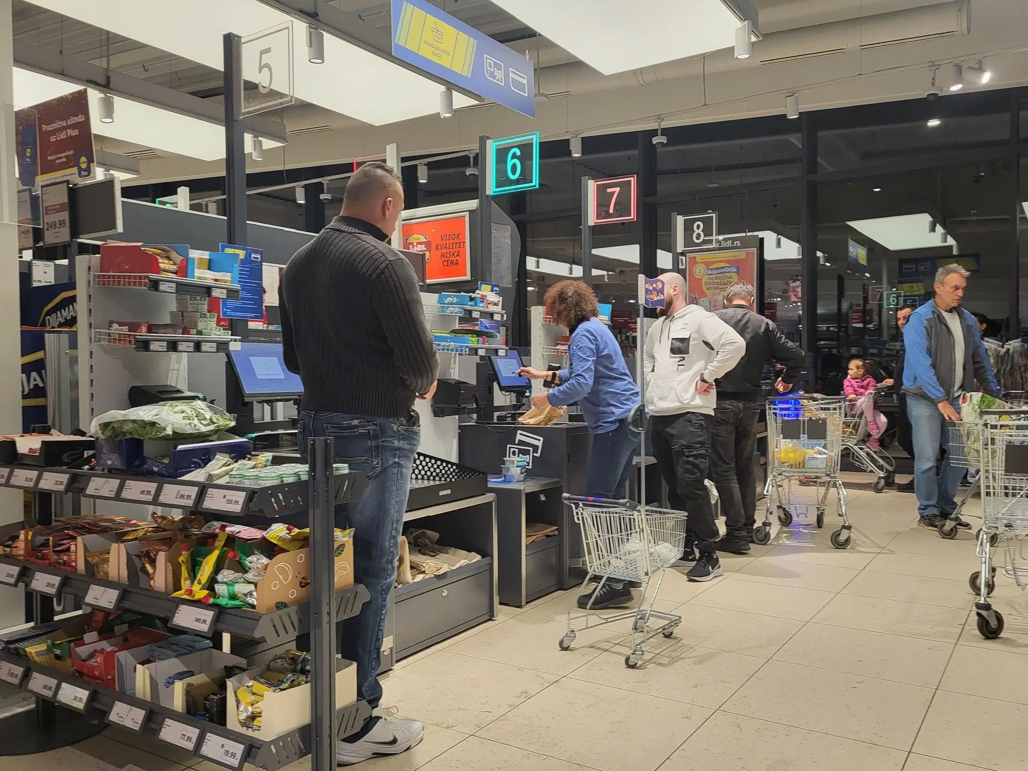 Shutterstock_2543845633 - Techsvět lidl prodejna