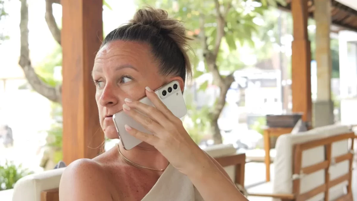 Žena telefonuje