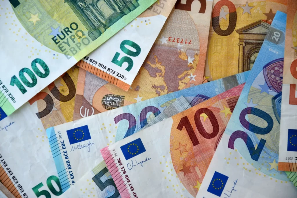 Shutterstock_Ada2 - Techsvět eurové bankovky