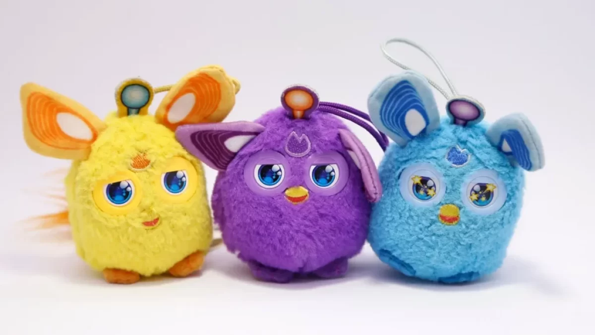 Tři hračky Furby