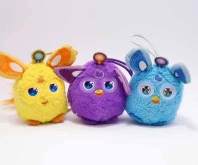 Tři hračky Furby