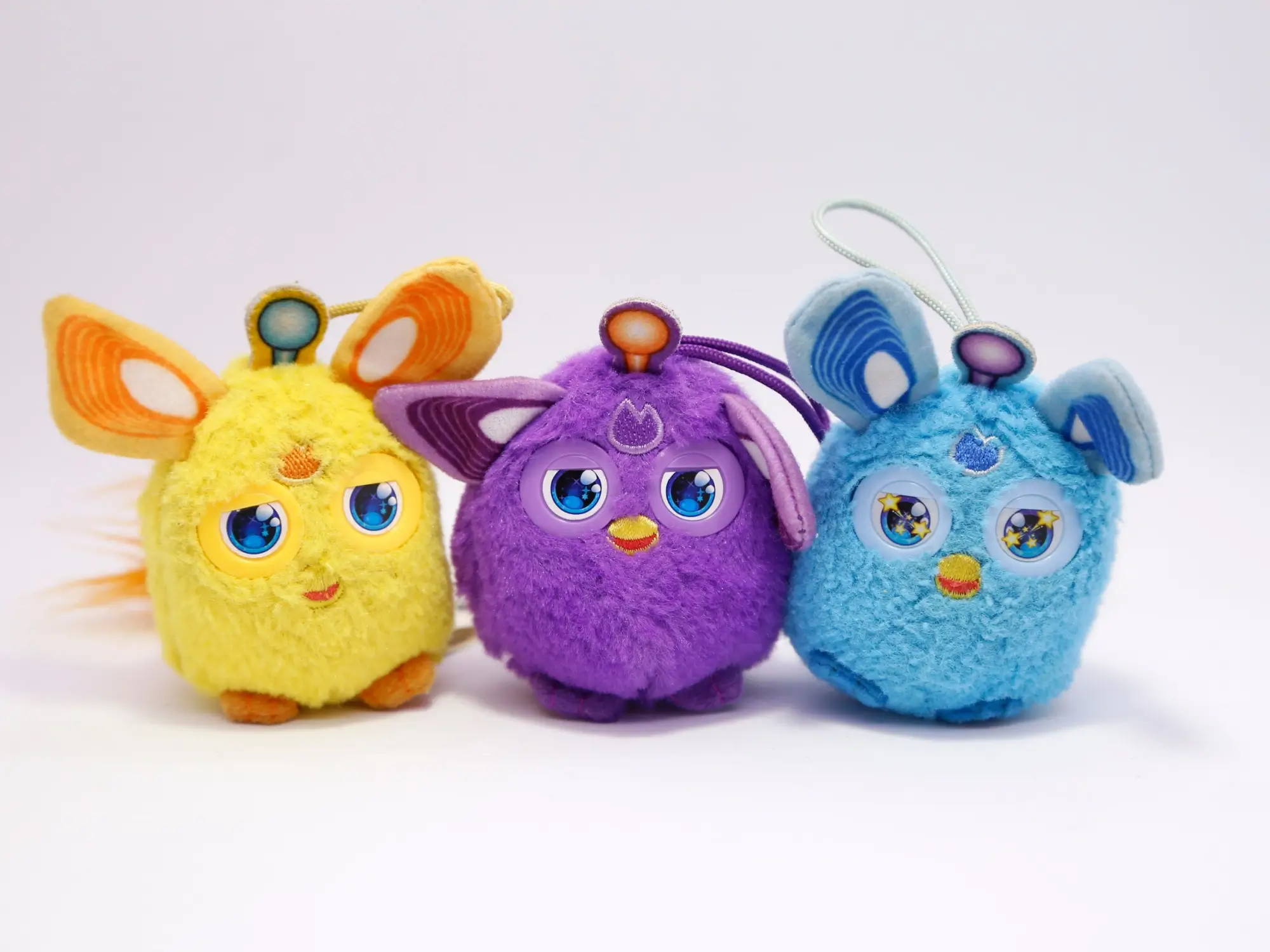 Tři hračky Furby