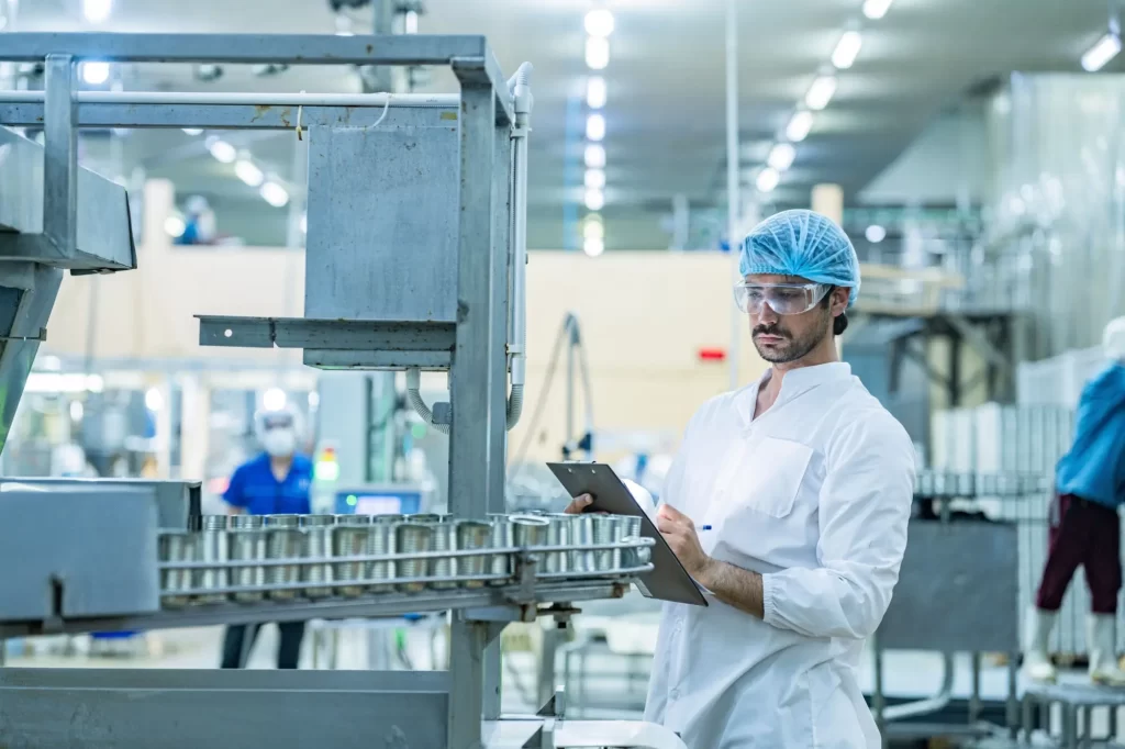 Shutterstock_aa2 - Techsvět Kontrolor bezpečnosti potravin.