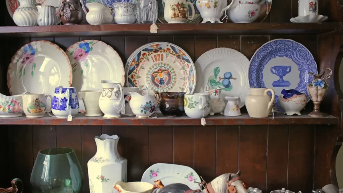 police s porcelánem