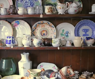 police s porcelánem