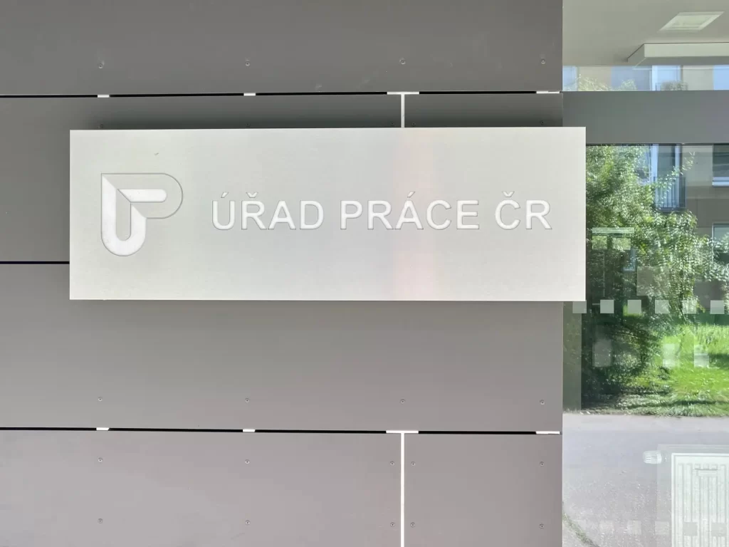 Shutterstock_uprace - Techsvět Cedule Úřad práce
