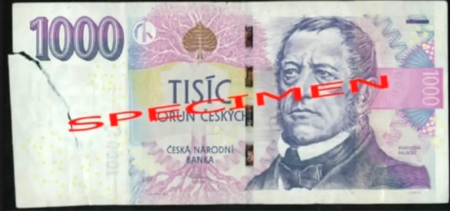 Natrženou bankovkou obvykle zaplatit smíte. - Techsvět Natržená bankovka