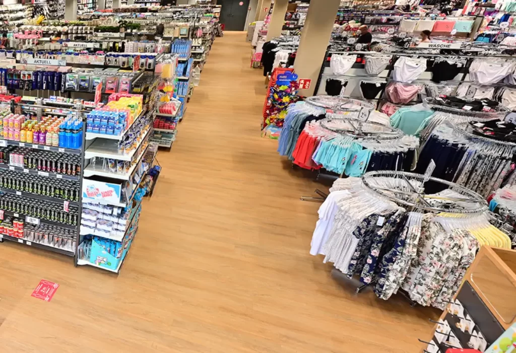 Prodejny nabízí zboží všeho druhu. - Techsvět Sortiment Woolworth