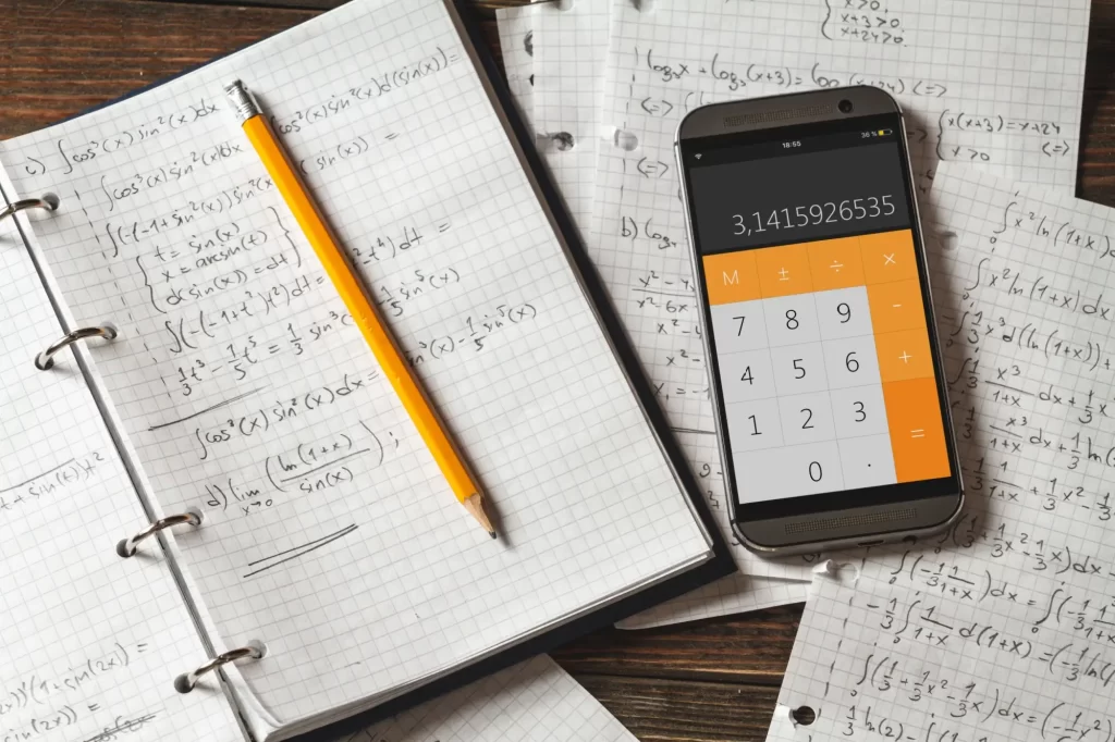 matematika3 - Techsvět Otevřený sešit se čtverečkovaným papírem, ve kterém jsou ručně psané složité matematické výrazy.