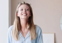 žena se usmívá
