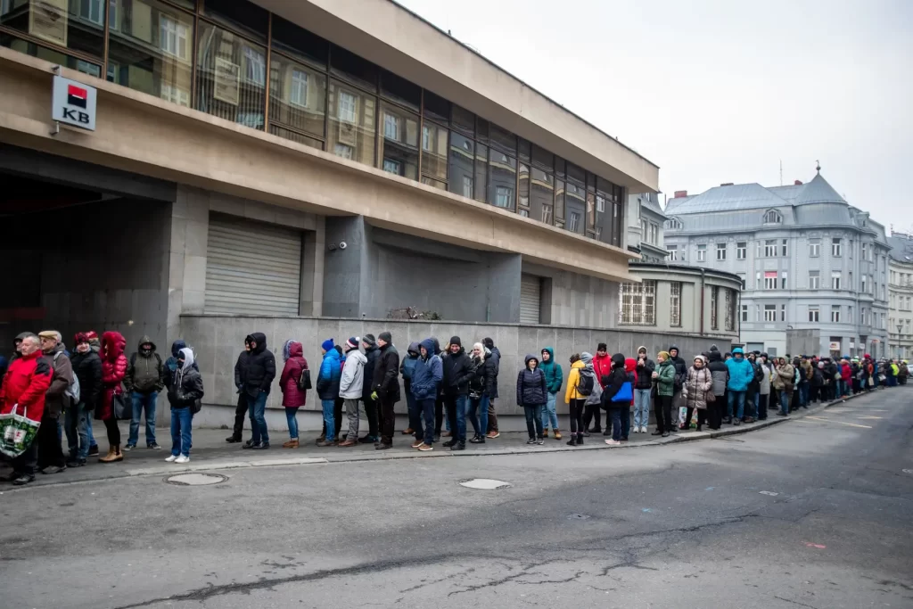 - Techsvět fronty před Komerční bankou