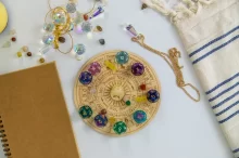 astrologický kruh a kameny