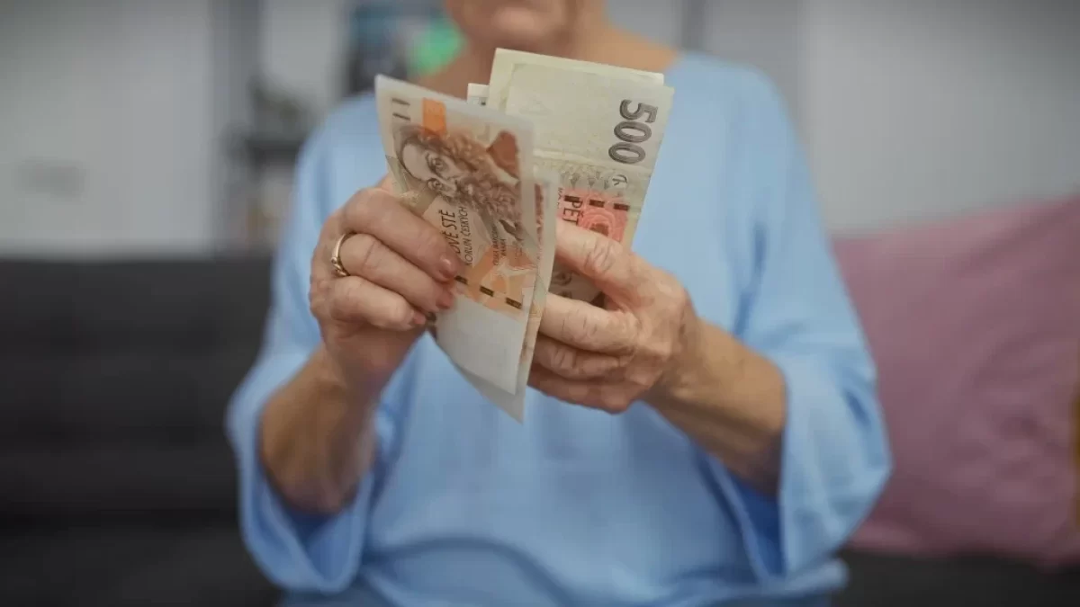 seniorka peníze