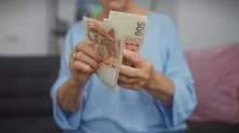 seniorka peníze
