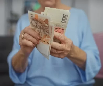 seniorka peníze