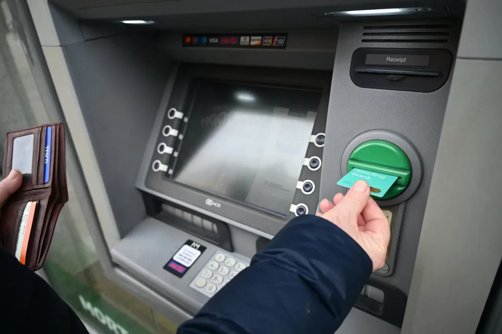 výběr z bankomatu - Techsvět výběr z bankomatu