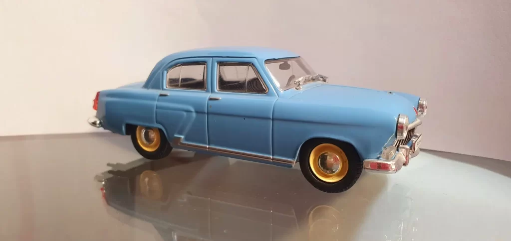 Miniatura věrně zachycuje design klasických vozů ze 60. let. Sběratelský kousek z období socialismu.