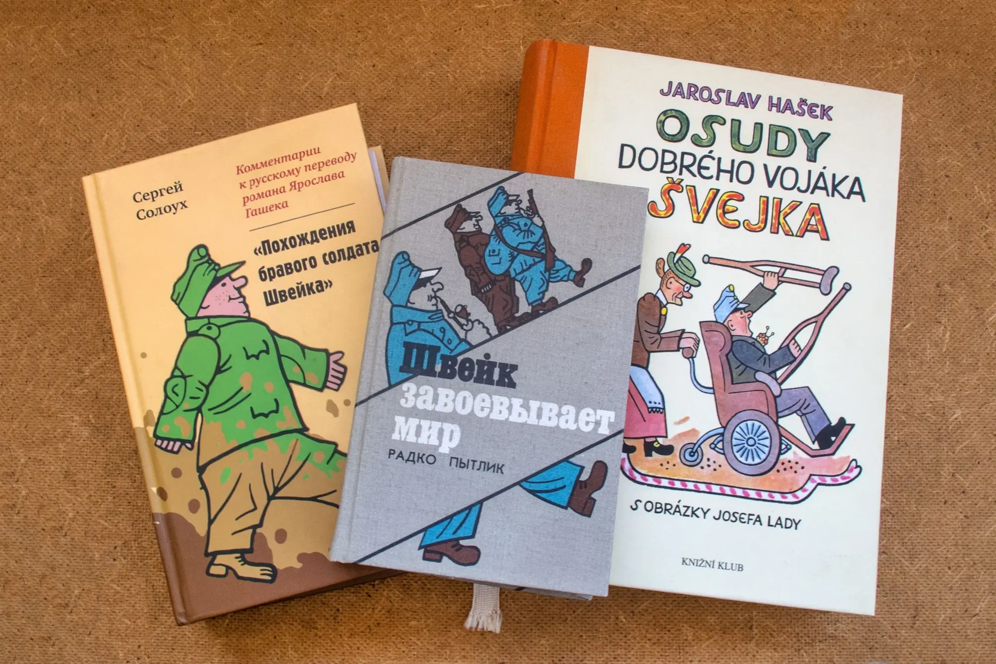 Tři knihy související s postavou Švejka.