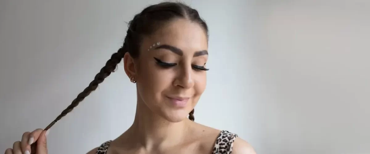 mladá žena s make-upem