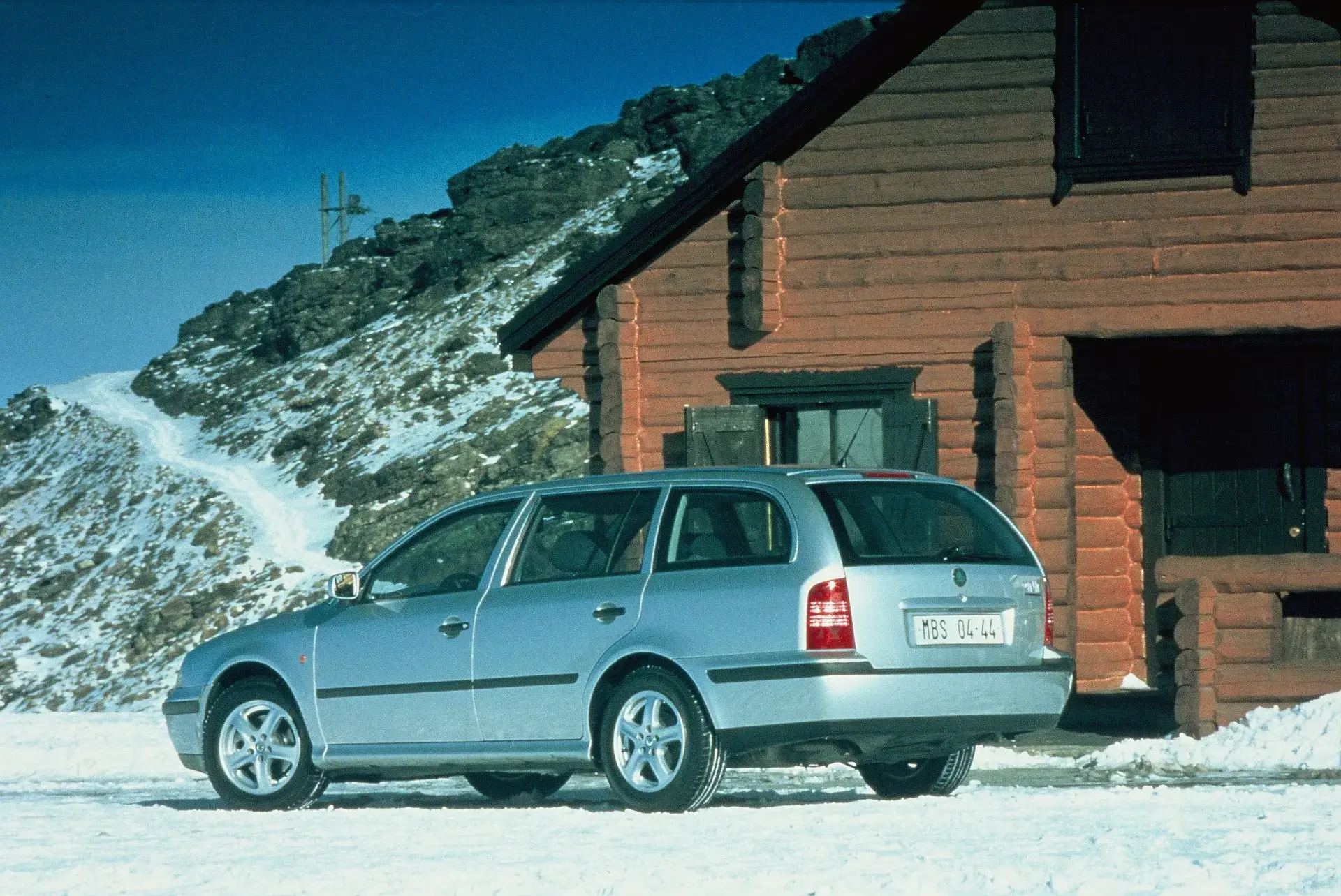 1998-unor-brezen-octavia-combi-var03-copy-1920x1284 1 - Techsvět Škoda Octavia kombi 1. generace