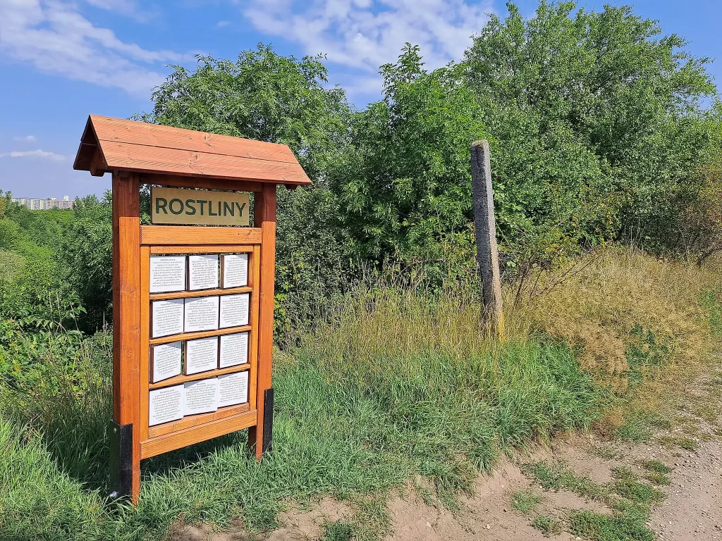2048px-Lom_Kojetice_naučná_stezka_2023-08-21 - Techsvět Lom Kojetice