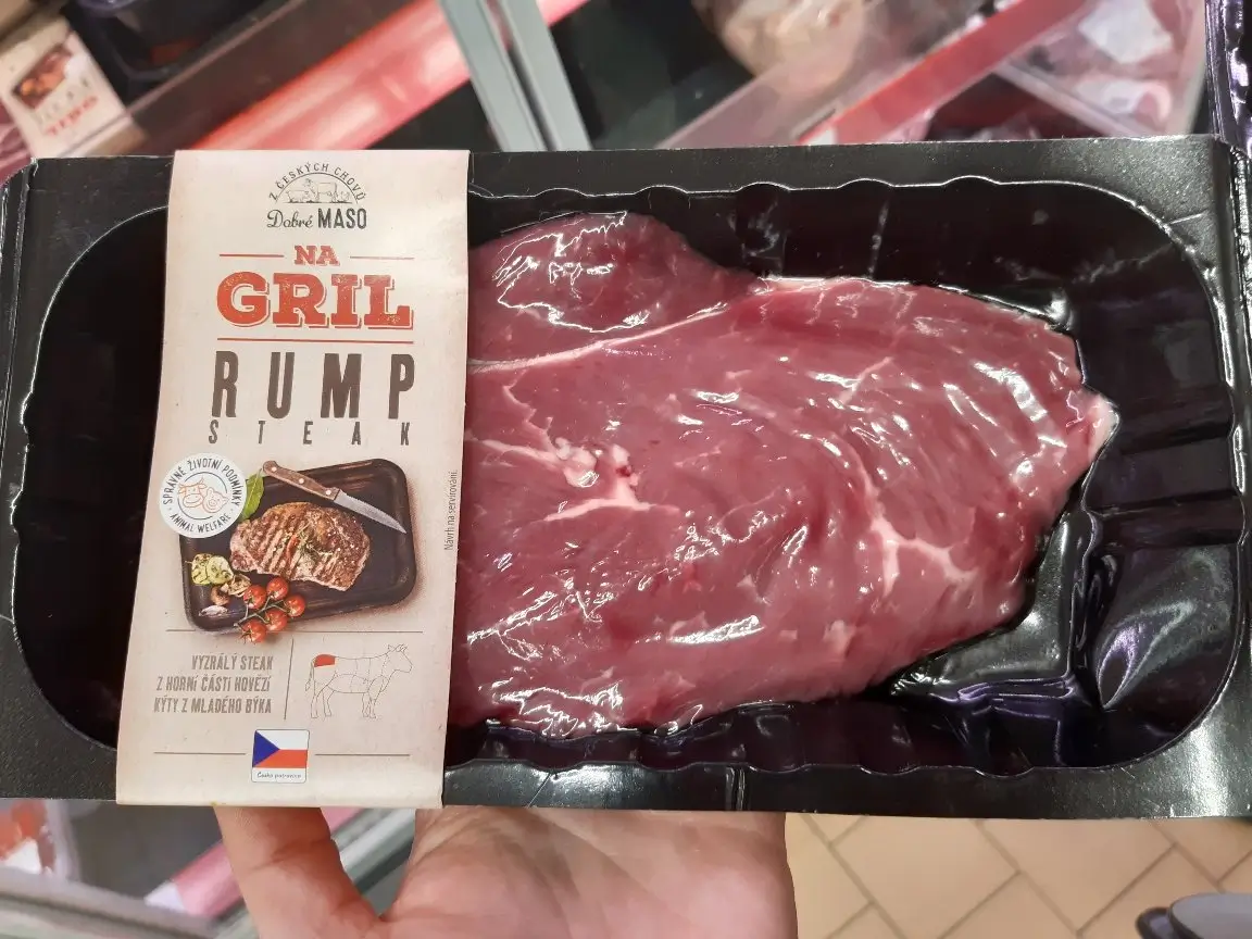 Srovnali jsme maso na gril z Lidlu, Kauflandu a Penny. Kupujte jen maso s touhle cedulkou, je absolutně nejlepší
