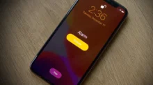 iPhone s alarmem
