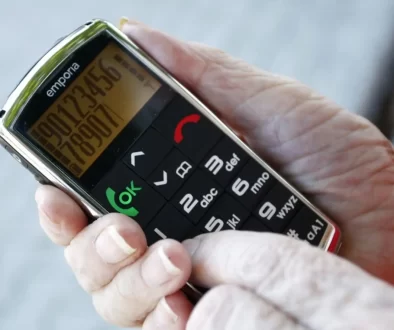 Mobilní telefon pro seniory