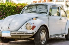 Auto VW Brouk na ulici