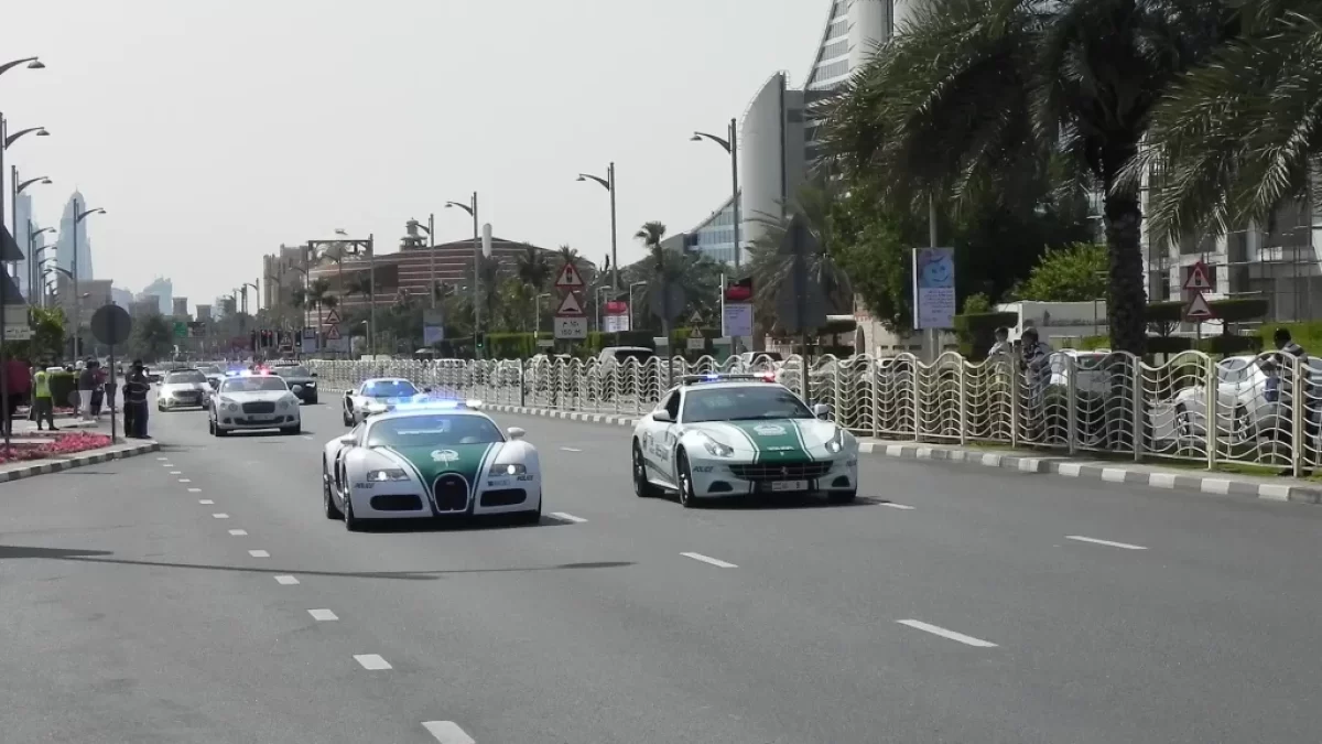 Policejní auta v Dubaji v akci