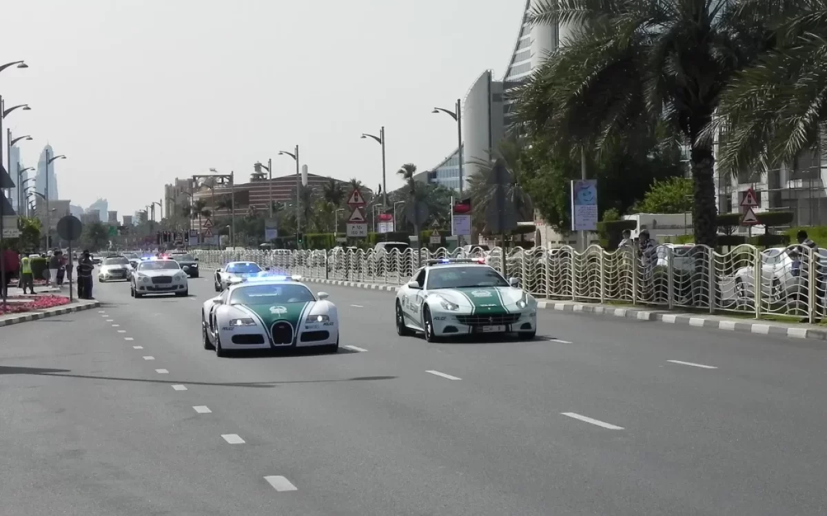 Policejní auta v Dubaji v akci