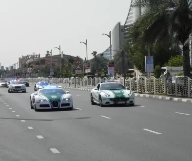 Policejní auta v Dubaji v akci