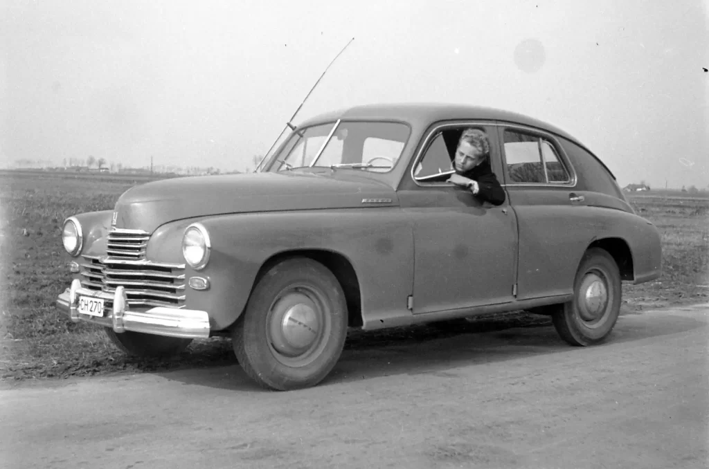 GAZ_M_20_Pobjeda_típusú_személygépkocsi_Fortepan_5290 - Techsvět GAZ M20 Poběda