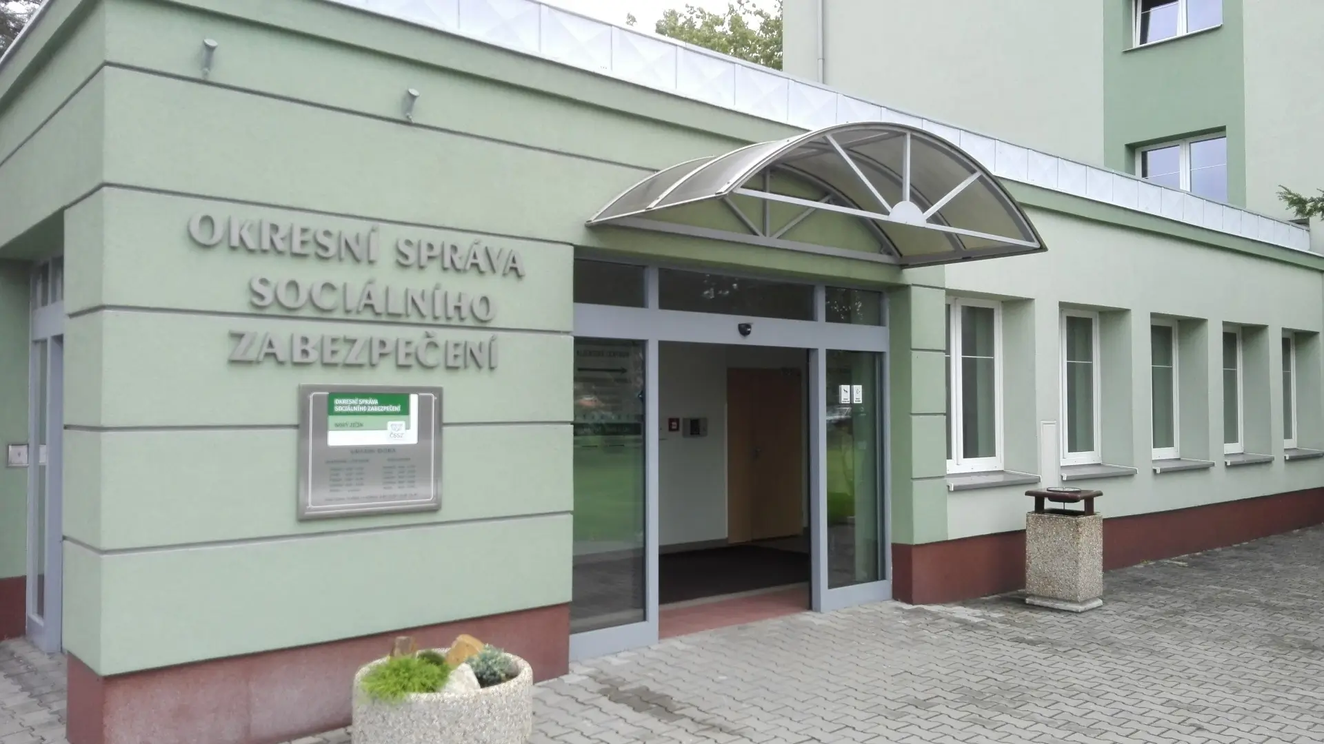 Ministerstvo prozradilo, komu přiznalo důchod nad 100 tisíc. Možná na něj máte nárok i vy, ale zapomněli jste vyplnit formulář