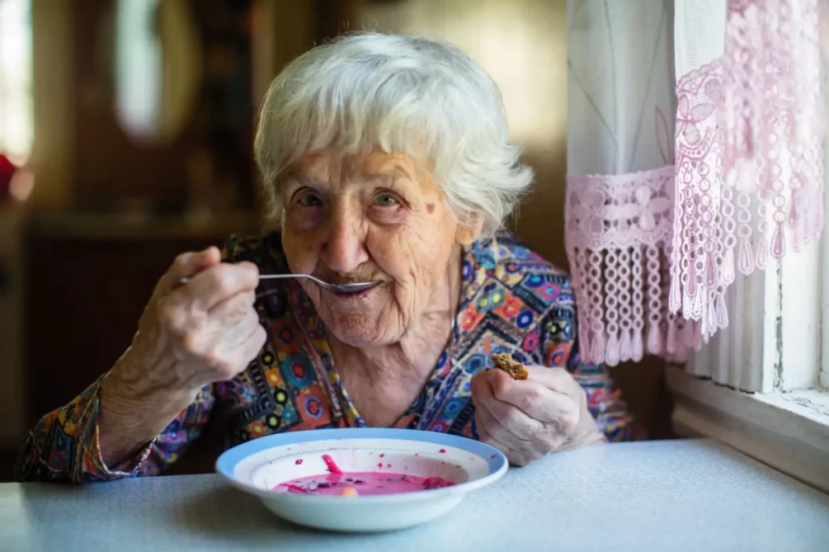 Seniorka jí