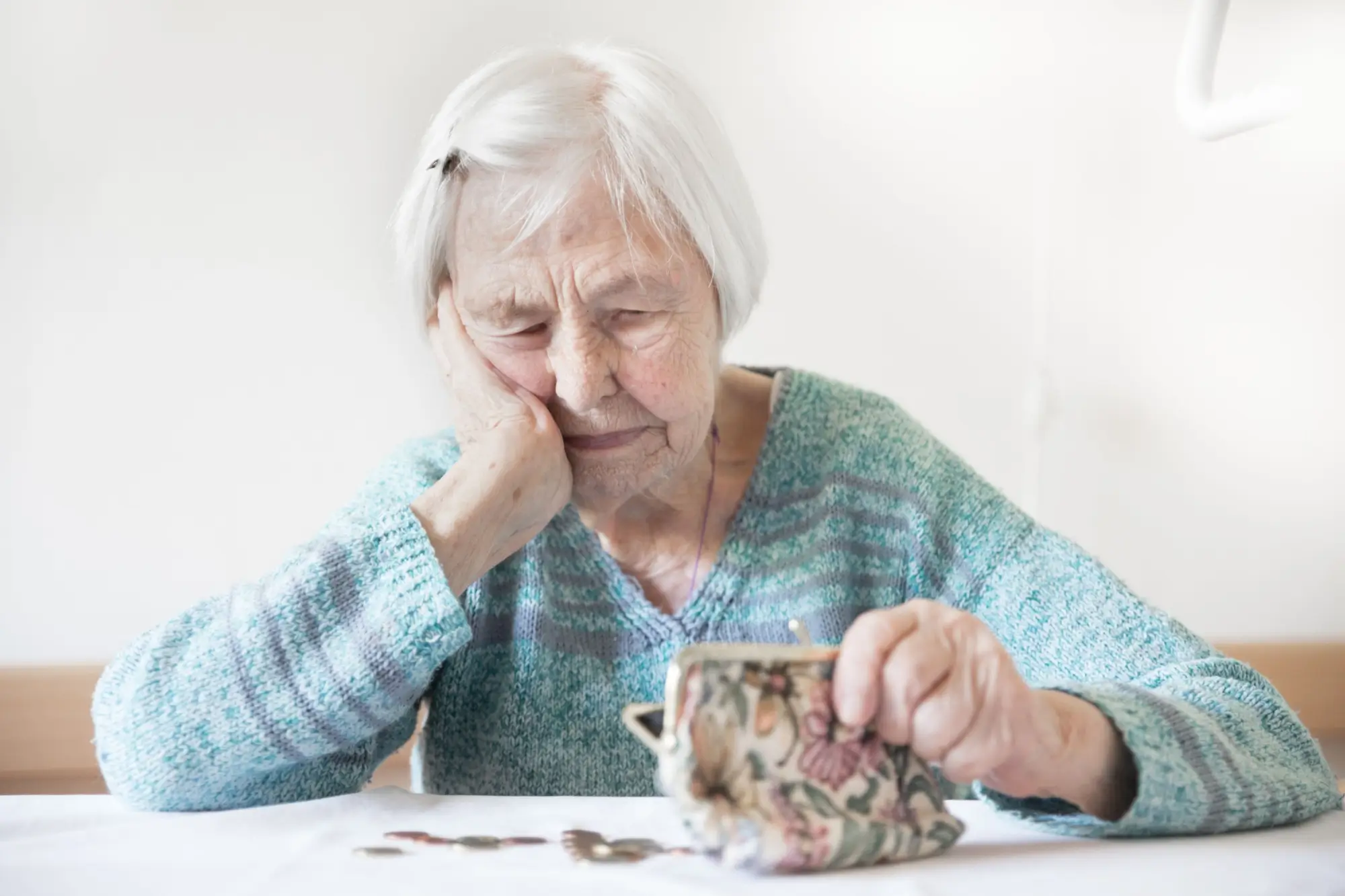 Shutterstock_1417174259 - Techsvět seniorka s úsporami