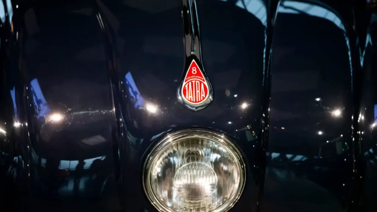 Tatra 87