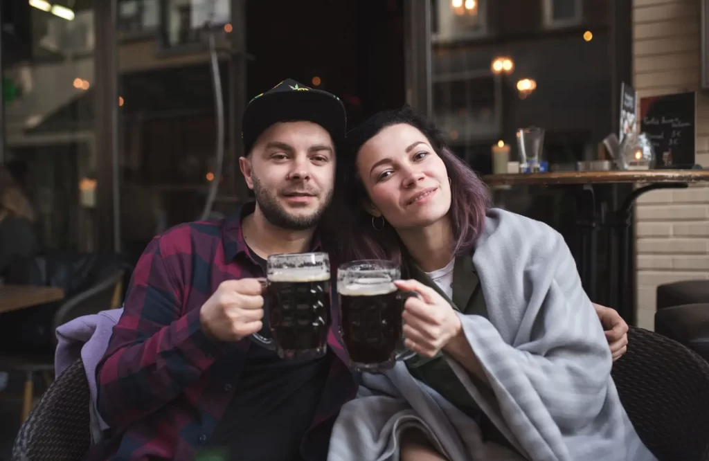 Do Česka se valí proudy mladých turistů. - Techsvět Turisti na pivu