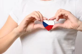 čeká vlajka