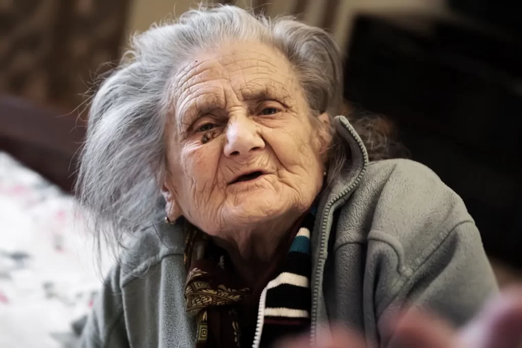 Alzheimerova nemoc postihuje hlavně starší pacienty - Techsvět stará žena