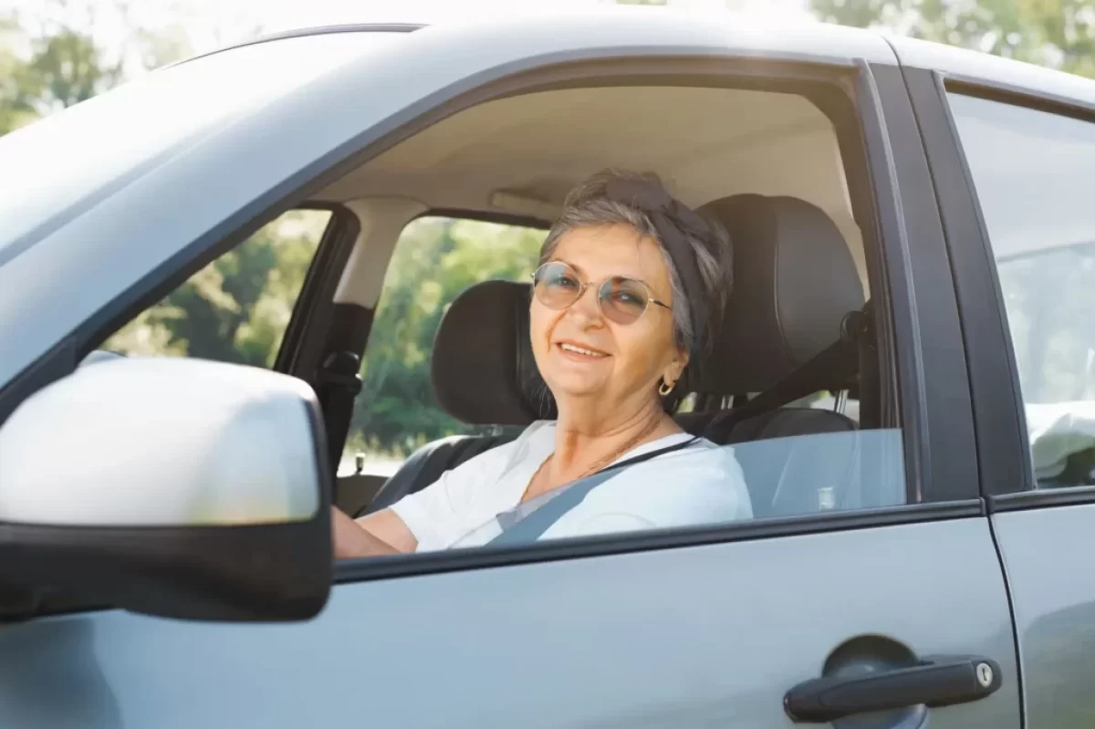 Seniorka za volantem