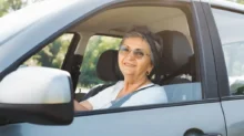 Seniorka za volantem